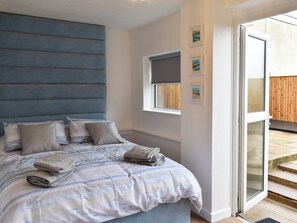 4 bedrooms, free WiFi, bed sheets