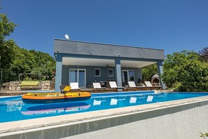 Outdoor pool, a heated pool - Villa Gardens (Crikvenica)