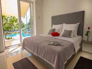 In-room safe, iron/ironing board, free WiFi - Villa Gardens (Crikvenica)