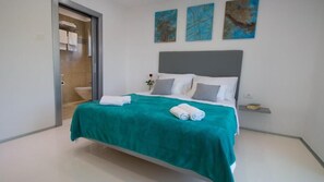Villa | In-room safe, iron/ironing board, free WiFi