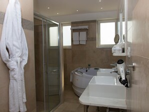 Villa | Bathroom