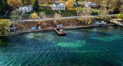 Enjoy swimming/boating in the lake, Fall Foliage, Wine trail, Skiing and Hiking