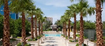 MGM SIGNATURE LUXURY ! FREE PARKING ! NO RESORT FEES ! WELCOME TO THE MGM POOLS 