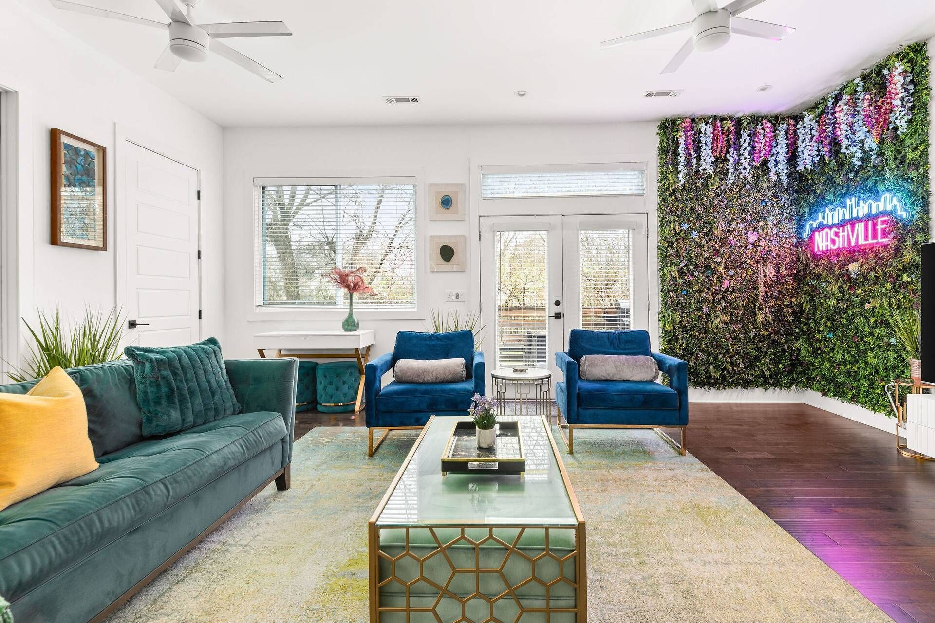 Smart TV, streaming services, stereo, offices