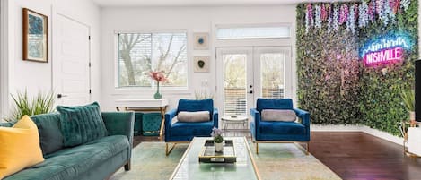 Smart TV, servicios de streaming, estéreo y oficina