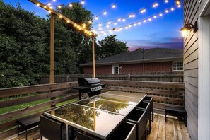 Outdoor dining - BCP ~ Discounted Rates ~ Crowd Favorite ~ Clean ~ 6 Beds ~ 6 Mins to Downtown (Nashville)