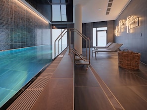 Indoor pool - Adina Apartment Hotel Cologne (Cologne)