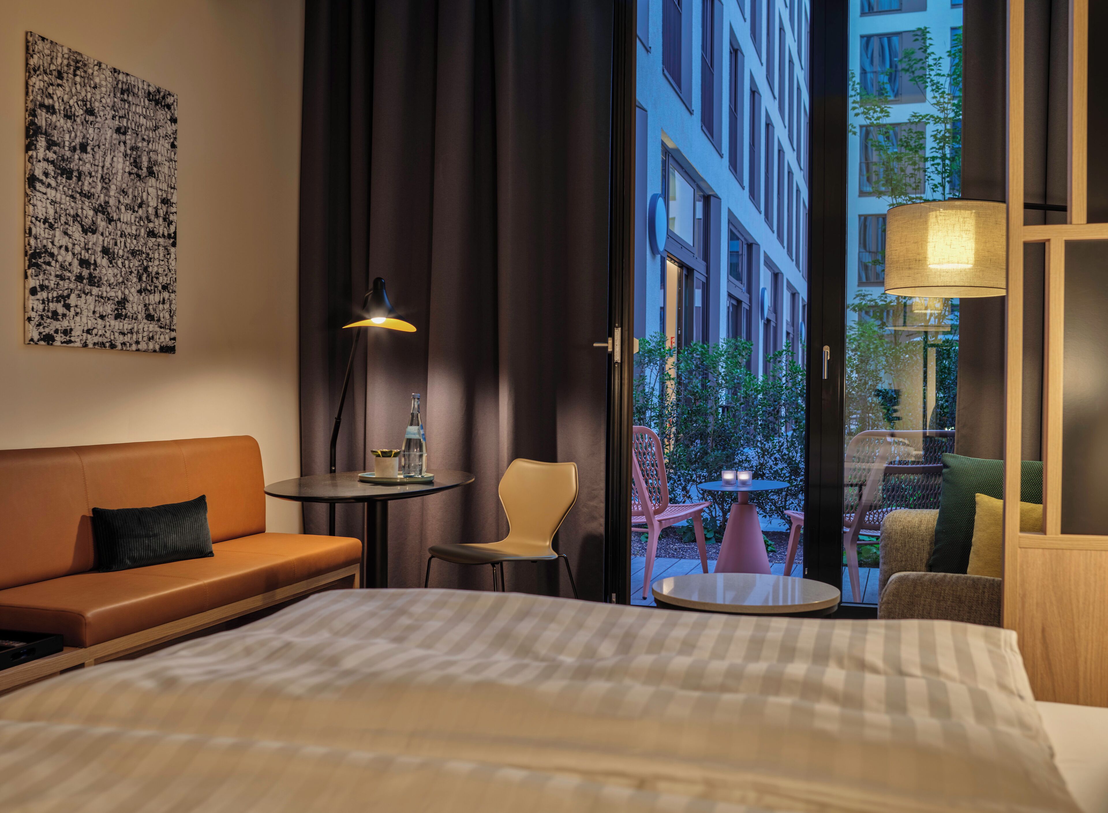 Hypo-allergenic bedding, down duvets, in-room safe, desk