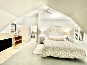 3 bedrooms, desk, iron/ironing board, travel cot - Upscale home: walk to beaches, restaurants, exceptionally clean! (Encinitas)