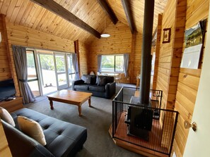 独立别墅 |   起居区 | 平板电视