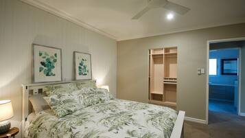 1 habitación, insonorización, tabla de planchar con plancha y wifi