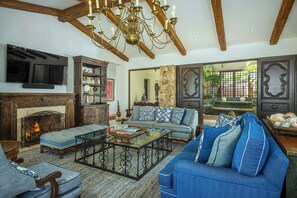 Interior - Casa Cielo Iconic property with spectacular views, great for big groups (Cabo San Lucas)