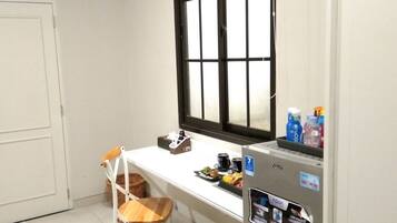 Grand Deluxe Room, Non Smoking | Desk, free WiFi, bed sheets