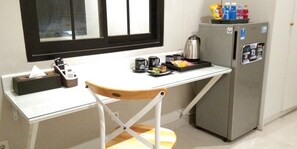 Grand Deluxe Room, Non Smoking | Escrivaninha, Wi-Fi de cortesia, roupa de cama