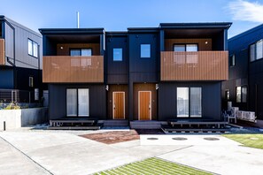 A modern residential building with a symmetrical facade, large windows, and a flat roof. - Mt. Fuji Resort Club-MIYABI- (Fujikawaguchiko)
