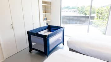 3 bedrooms, free WiFi, bed sheets