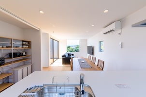 Villa, 3 habitaciones, no fumadores | Cocina básica privada | Frigorífico, microondas, placa de cocina y utensilios de cocina