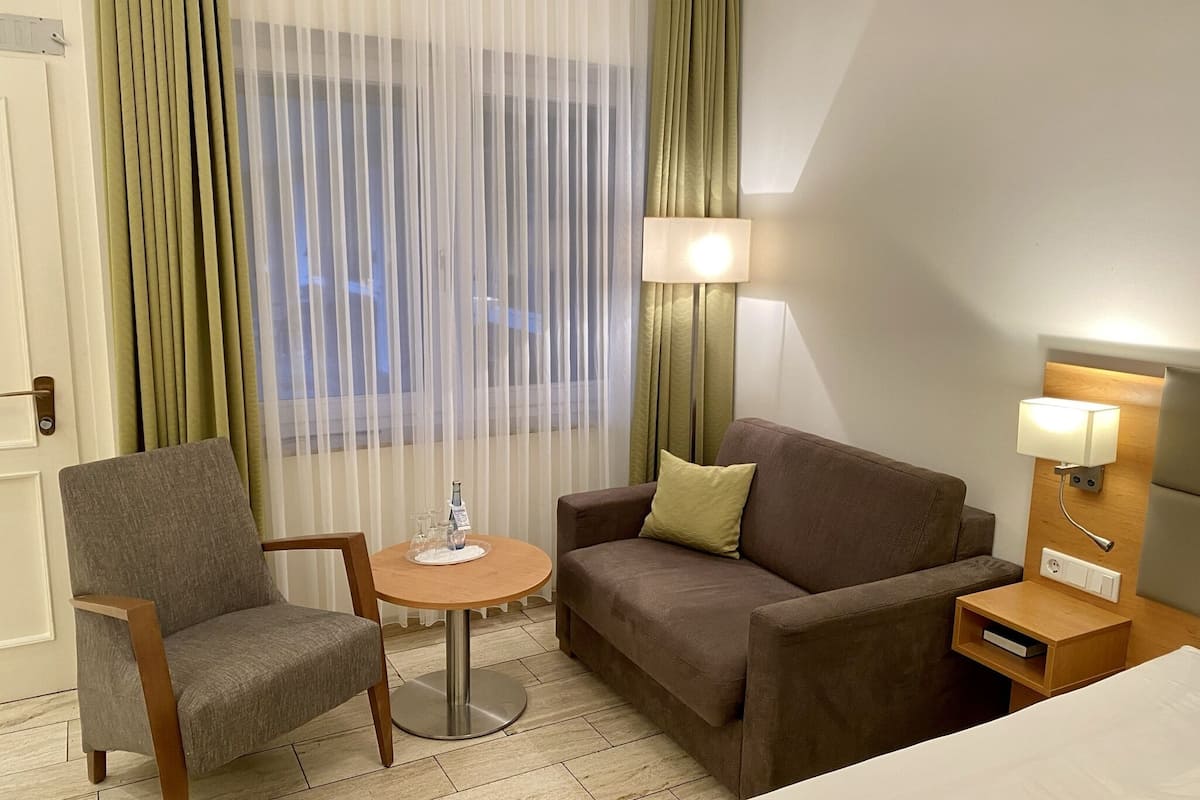 standard double or twin room, 1 bedroom, non smoking, terrace | living area | toys