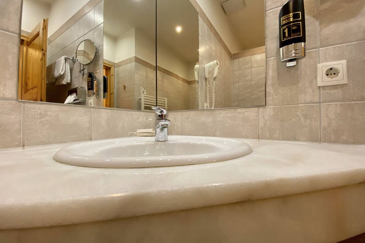 comfort double room, non smoking, balcony | bathroom | eco-friendly toiletries, hair dryer, heated floors, towels