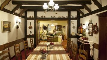 Frühstück, Abendessen, internationale Küche, Blick auf den Garten