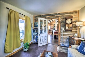 Interior - Hundred-Year-Old Shell Valley Settlers Cabin! (Shell)
