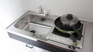 Apartment, Non Smoking | Private kitchenette | Fridge, microwave, stovetop, electric kettle