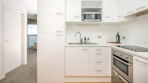 Apartment | Private kitchen | Microwave, oven, stovetop, dishwasher - 2 Brm Apt with Amazing Harbour Views, Level 30 (Auckland)