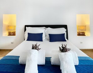 2 quartos, ferros/tábuas de passar roupa, berço de viagem