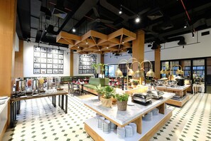 Lunch and dinner served, international cuisine - Swiss-Belinn Bogor (Bogor)