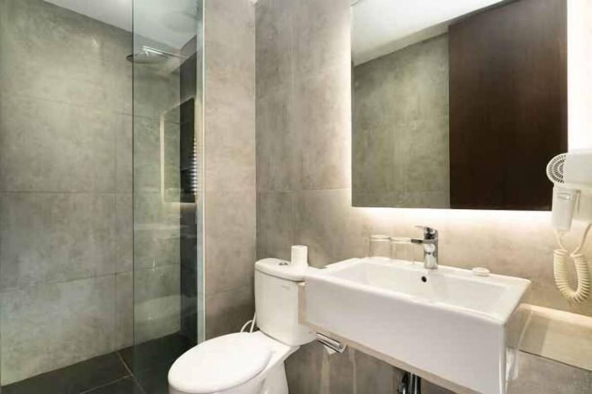 Bathroom | Shower, free toiletries, slippers, bidet