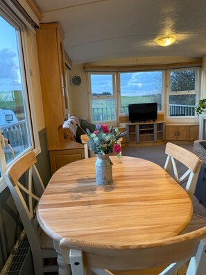 Dining - Captivating 2-bed Static Caravan in Holyhead (Holyhead)