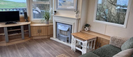 Cabin | Living area | Fireplace