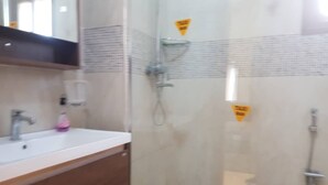 Deluxe Apartment | Bathroom - Biagui Apartment (Guediawaye)