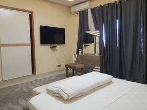 华丽公寓 | 3 多间卧室、办公桌、熨斗/熨衣板、免费 WiFi