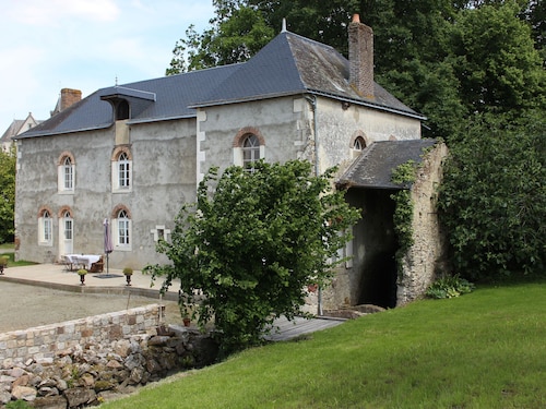 Charming Countryside Retreat Near Le Mans – Sleeps 2, Cozy with Modern Amenities