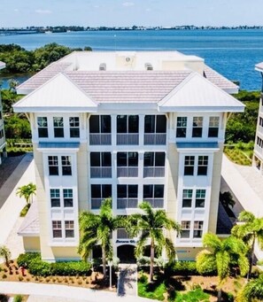 Exterior - ⚓Castaway in Margaritaville! Modern, Beachy Condo overlooking pool!⚓ (Bradenton)