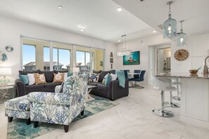TV - ⚓Castaway in Margaritaville! Modern, Beachy Condo overlooking pool!⚓ (Bradenton)
