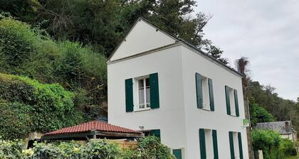 Maison troglodytique avec WiFi, barbecue et cheminée