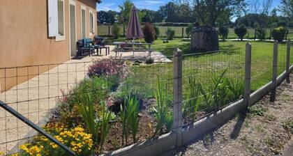 Gßte tout confort prÚs du circuit des 24 Heures, cadre verdoyant, étang clos, 6 pers., lits faits