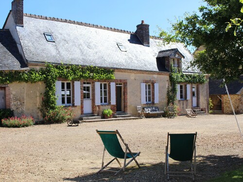 Charming 17th Century House with Modern Comforts, Large Garden, Garage, and Outdoor Activities