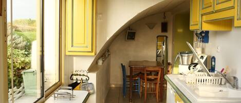 Réfrigérateur, micro-ondes, four, lave-vaisselle