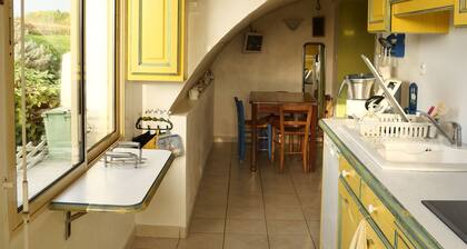 Charming Countryside Home: Fireplace, BBQ, Kids' Playground, and Summer Pool in Loir en Vallée