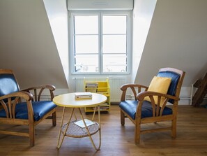 Interior - Charming Countryside Home: Fireplace, BBQ, Kids' Playground, and Summer Pool in Loir en Vallée (Ruillé-sur-Loir)