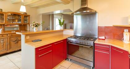 Gßte 8 pers. avec jardin et terrasses, 4 chambres, proche Le Mans et Sablé, idéal pour familles