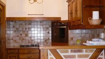 Réfrigérateur, micro-ondes, four, lave-vaisselle