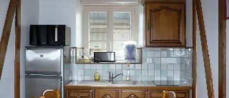 Fridge, microwave, oven