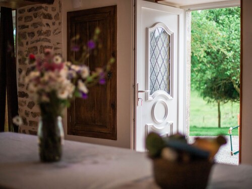 Charming Country Cottage for 13 with Fireplace, Terrace, and Nature Activities