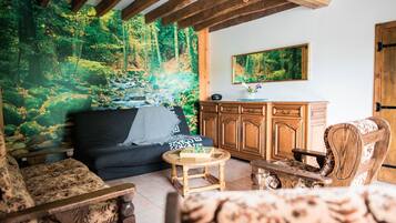 Télévision, cheminée, table de tennis de table