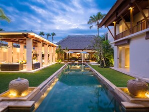 Kolam renang outdoor