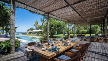 Villa, 6 Bedrooms | 6 bedrooms, desk, iron/ironing board, free WiFi